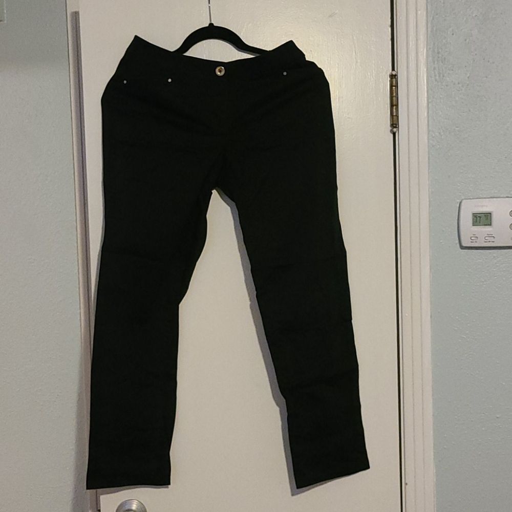 Black crop pants